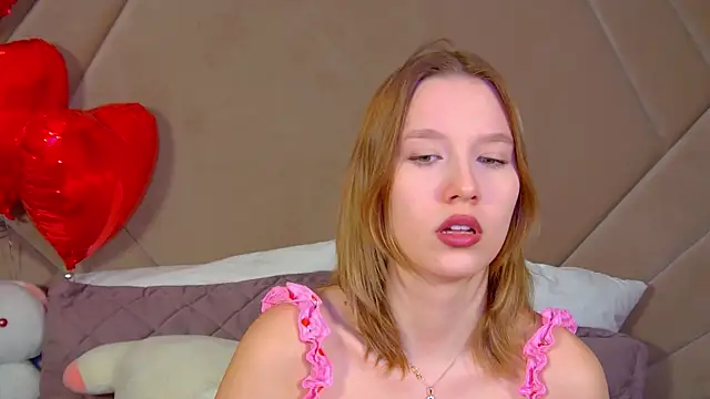 Snapshot of LiliLinn chatting on February 13, 2026, 4:56 am LiliLinn online show from February 13, 2026, 4:56 am