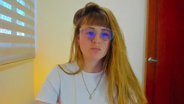 Snapshot of tekila__ chatting on November 26, 2025, 10:32 pm tekila online show from November 26, 2025, 10:32 pm