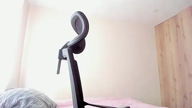 Sweetdreamses  online show from March 24, 2026, 2:06 pm