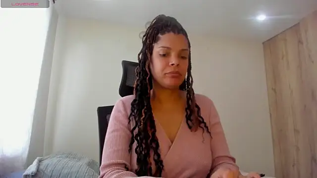 Snapshot of Sweetdreamses_ chatting on August 3, 2026, 2:12 pm Sweetdreamses online show from August 3, 2026, 2:12 pm