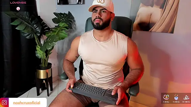 Snapshot of noah_crux chatting on December 4, 2025, 8:52 pm noah crux online show from December 4, 2025, 8:52 pm