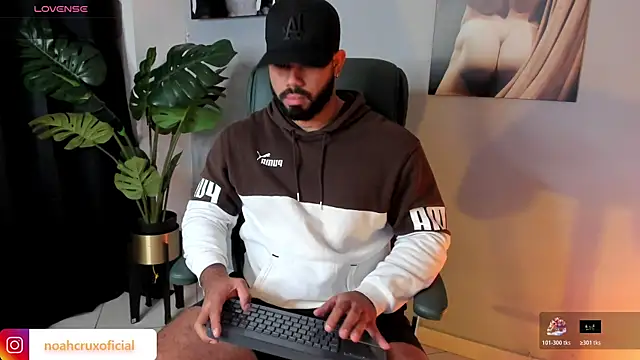 Snapshot of noah_crux chatting on December 5, 2025, 9:01 pm noah crux online show from December 5, 2025, 9:01 pm