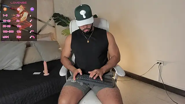 Snapshot of noah_crux chatting on February 12, 2025, 12:33 pm noah crux online show from February 12, 2025, 12:33 pm