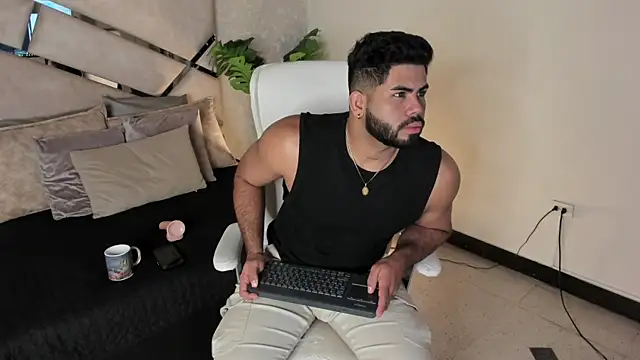 Snapshot of noah_crux chatting on February 8, 2025, 12:28 pm noah crux online show from February 8, 2025, 12:28 pm
