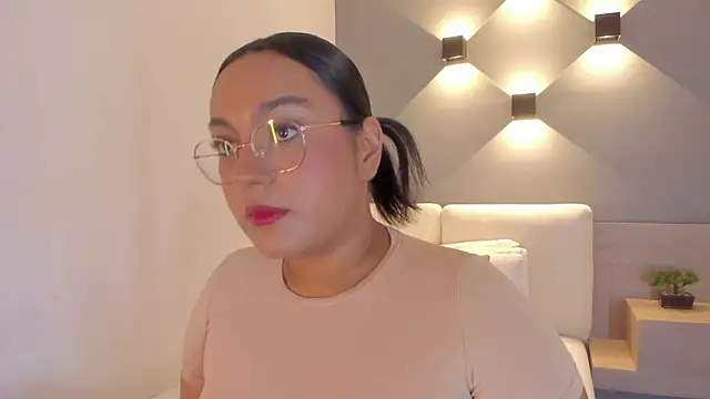 Snapshot of ellamontoya chatting on October 21, 2025, 12:59 pm ellamontoya online show from October 21, 2025, 12:59 pm