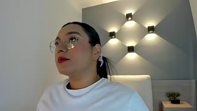 Snapshot of ellamontoya chatting on October 27, 2025, 12:39 pm ellamontoya online show from October 27, 2025, 12:39 pm