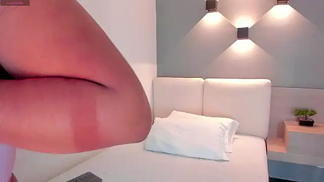 Snapshot of ellamontoya chatting on October 31, 2025, 1:08 pm ellamontoya online show from October 31, 2025, 1:08 pm