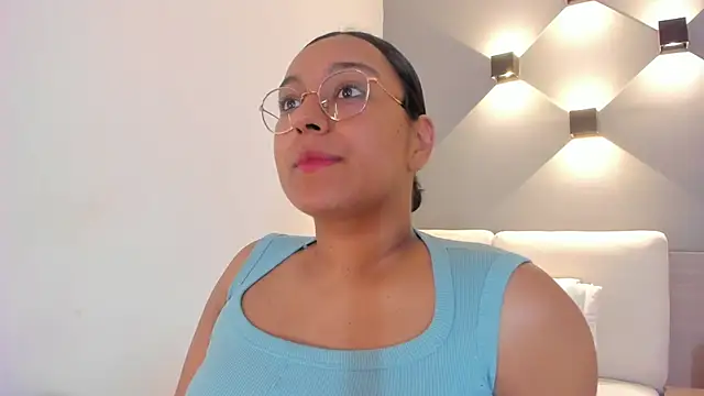 Snapshot of ellamontoya chatting on October 18, 2025, 10:50 am ellamontoya online show from October 18, 2025, 10:50 am