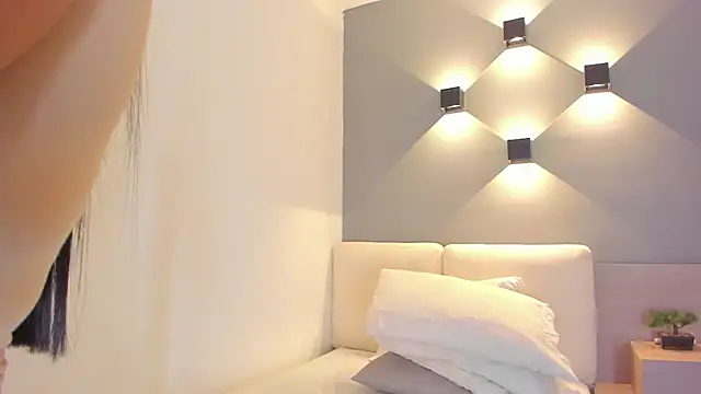 Snapshot of ellamontoya chatting on October 8, 2025, 12:17 pm ellamontoya online show from October 8, 2025, 12:17 pm