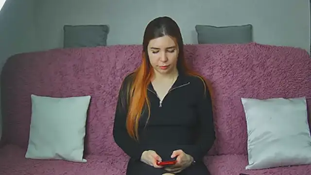 ElllaNuar online show from March 13, 2026, 6:18 am