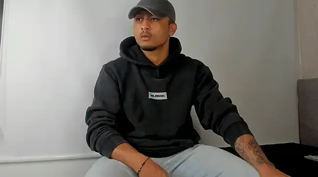 Snapshot of Mateo_Reales chatting on February 14, 2025, 4:37 am Mateo Reales online show from February 14, 2025, 4:37 am