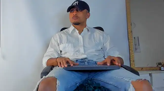 Snapshot of Mateo_Reales chatting on January 22, 2025, 4:55 am Mateo Reales online show from January 22, 2025, 4:55 am