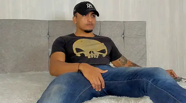 Snapshot of Mateo_Reales chatting on February 25, 2025, 4:24 am Mateo Reales online show from February 25, 2025, 4:24 am