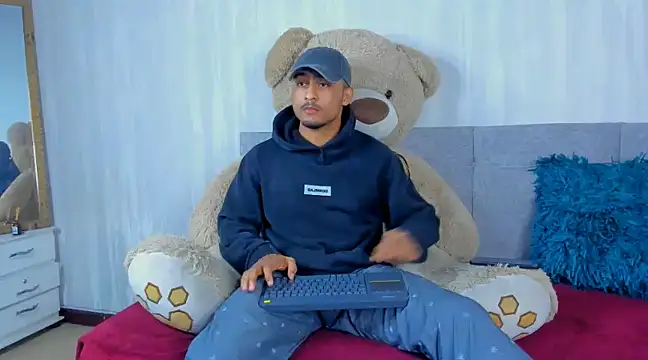 Snapshot of Mateo_Reales chatting on January 25, 2025, 4:23 am Mateo Reales online show from January 25, 2025, 4:23 am