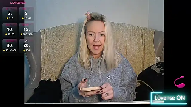 Snapshot of Angelamariexox chatting on October 21, 2025, 4:50 pm Angelamariexox online show from October 21, 2025, 4:50 pm