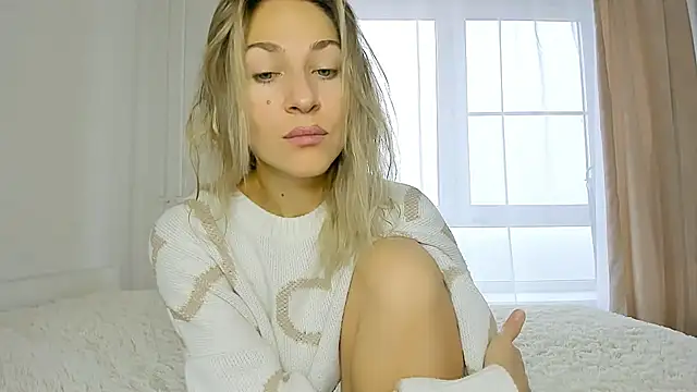 Snapshot of Mona_Cruz chatting on November 13, 2025, 5:44 am Mona Cruz online show from November 13, 2025, 5:44 am