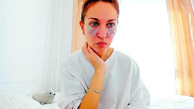 Snapshot of Mona_Cruz chatting on February 26, 2025, 6:19 am Mona Cruz online show from February 26, 2025, 6:19 am