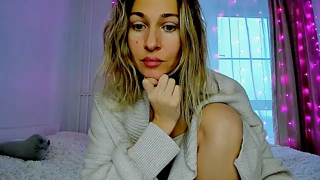 Mona Cruz online show from December 18, 2025, 7:46 am