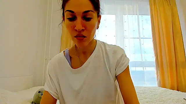 Snapshot of Mona_Cruz chatting on February 2, 2025, 6:04 am Mona Cruz online show from February 2, 2025, 6:04 am