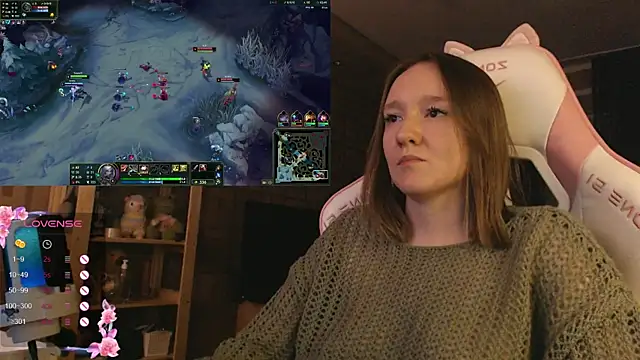 Snapshot of MoonlishSiren chatting on November 25, 2025, 9:37 pm MoonlishSiren online show from November 25, 2025, 9:37 pm