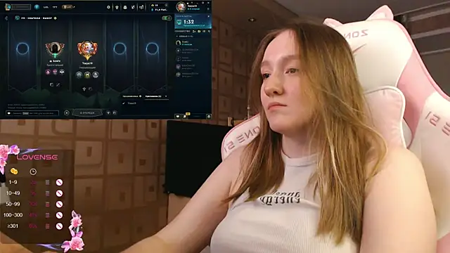 Snapshot of MoonlishSiren chatting on October 19, 2025, 8:55 pm MoonlishSiren online show from October 19, 2025, 8:55 pm