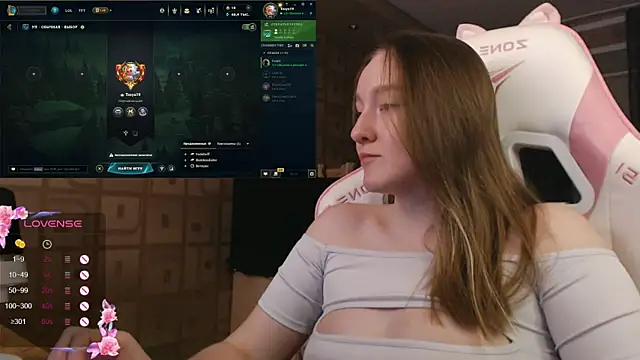 Snapshot of MoonlishSiren chatting on October 11, 2025, 8:10 pm MoonlishSiren online show from October 11, 2025, 8:10 pm