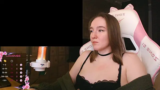 MoonlishSiren online show from February 4, 2026, 8:15 pm