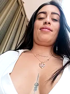 Snapshot of Freyja300 chatting on February 3, 2025, 5:35 pm Freyja300 online show from February 3, 2025, 5:35 pm