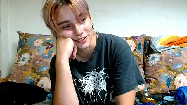 Sophie Bell online show from July 18, 2026, 9:45 pm