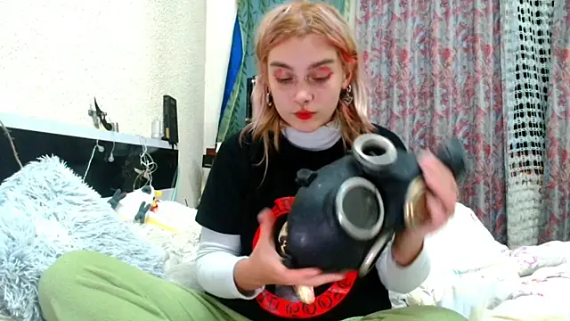 Snapshot of Sophie_Bell chatting on May 11, 2026, 7:22 pm Sophie Bell online show from May 11, 2026, 7:22 pm