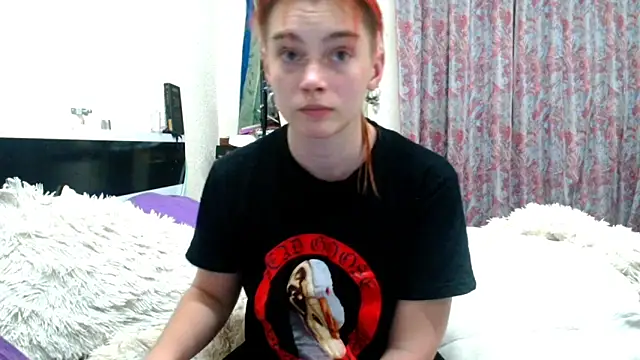 Snapshot of Sophie_Bell chatting on May 31, 2026, 8:42 pm Sophie Bell online show from May 31, 2026, 8:42 pm
