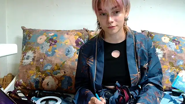 Sophie Bell online show from July 14, 2026, 7:09 pm