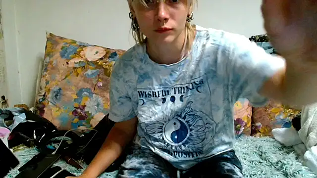 Sophie Bell online show from July 4, 2026, 10:58 pm