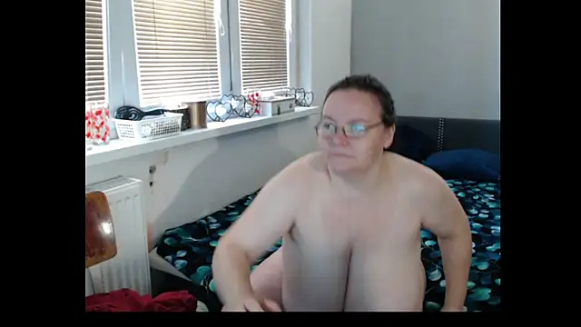Snapshot of Sweetboobs chatting on June 18, 2026, 8:02 am Sweetboobs online show from June 18, 2026, 8:02 am