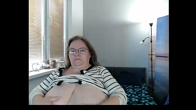 Snapshot of Sweetboobs chatting on June 7, 2026, 5:01 am Sweetboobs online show from June 7, 2026, 5:01 am