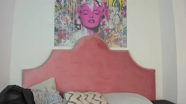 Nicole Paradise online show from November 13, 2025, 12:42 pm