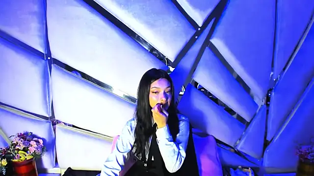 Snapshot of Aurora_18 chatting on October 30, 2025, 2:36 pm Aurora 18 online show from October 30, 2025, 2:36 pm