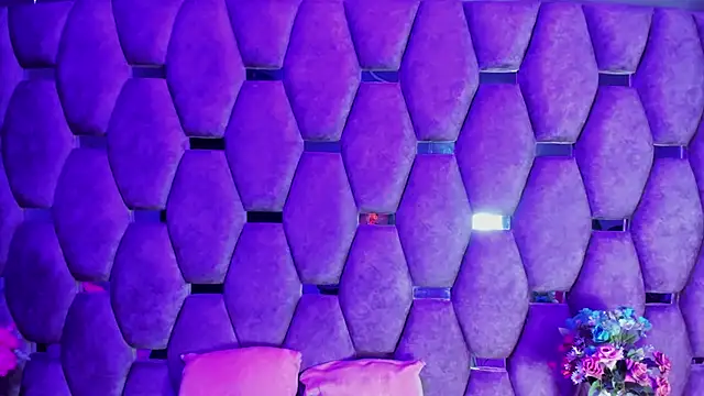 Aurora 18 online show from December 22, 2025, 2:17 pm