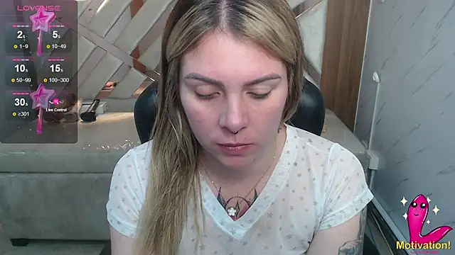Snapshot of Paula_b_ chatting on June 27, 2026, 1:06 pm Paula b online show from June 27, 2026, 1:06 pm