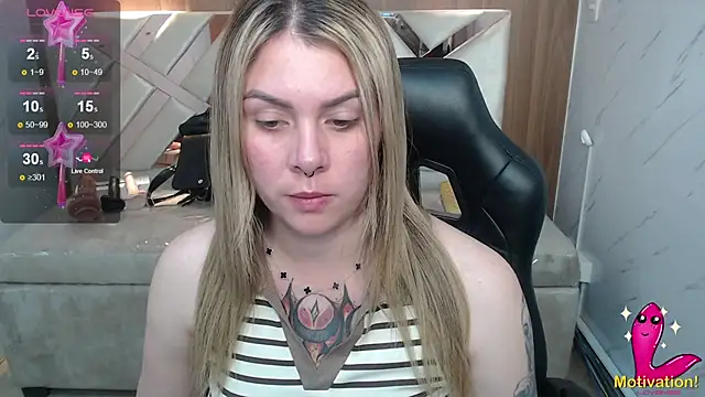 Snapshot of Paula_b_ chatting on July 4, 2026, 12:53 pm Paula b online show from July 4, 2026, 12:53 pm