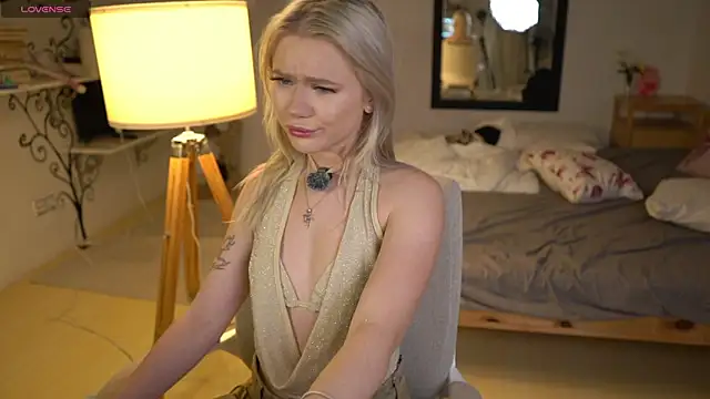 LexieLoree online show from November 4, 2025, 4:05 am