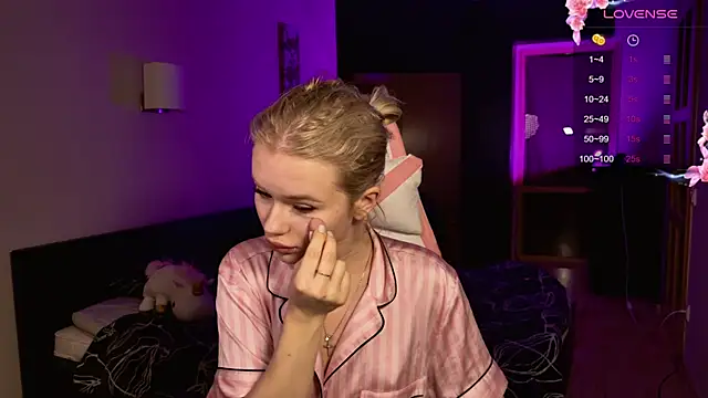 LexieLoree online show from March 16, 2025, 4:09 am