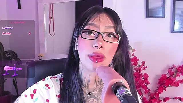 Snapshot of Akari1_Mischief chatting on April 17, 2026, 4:04 am Akari1 Mischief online show from April 17, 2026, 4:04 am