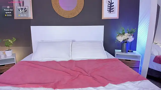 VioletPaket online show from May 1, 2026, 1:16 pm