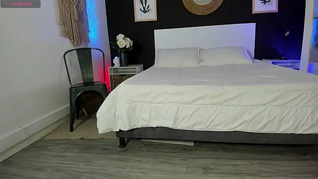 VioletPaket online show from February 14, 2026, 1:11 pm