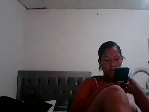 Snapshot of Kitra_New chatting on March 8, 2025, 3:13 pm Kitra New online show from March 8, 2025, 3:13 pm