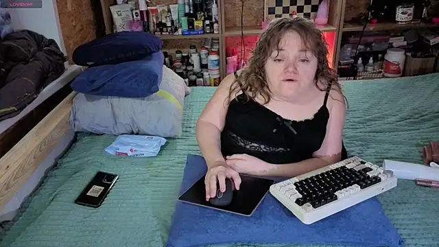 Snapshot of MiniNatalie chatting on December 1, 2025, 12:39 pm MiniNatalie online show from December 1, 2025, 12:39 pm