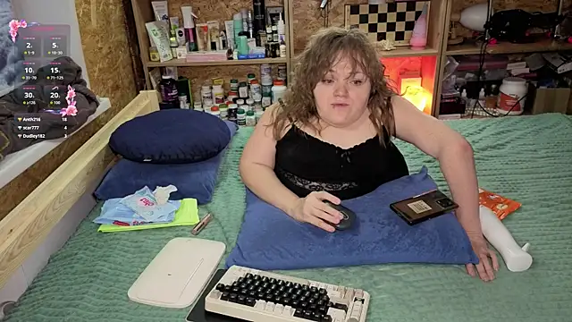 Snapshot of MiniNatalie chatting on December 14, 2025, 4:23 pm MiniNatalie online show from December 14, 2025, 4:23 pm