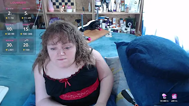 Snapshot of MiniNatalie chatting on October 13, 2025, 9:33 am MiniNatalie online show from October 13, 2025, 9:33 am