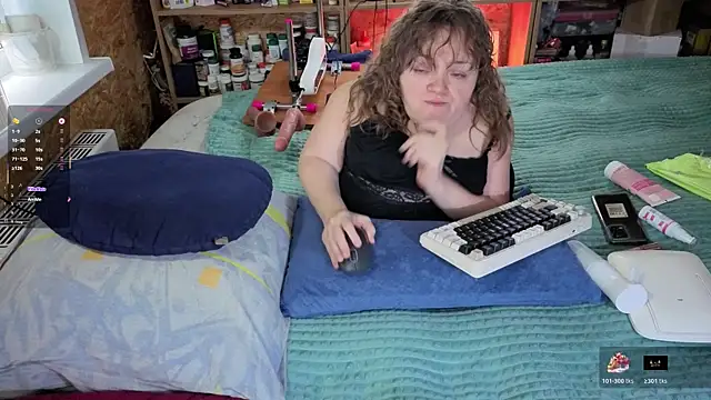 Snapshot of MiniNatalie chatting on November 12, 2025, 5:44 am MiniNatalie online show from November 12, 2025, 5:44 am